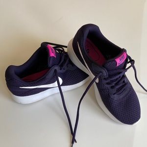 Women’s Nike Roche Sneakers